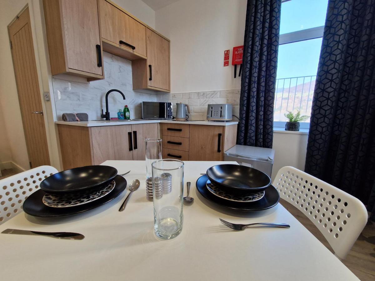 Flat 2, Modern Studio Apartment, Tynte Hotel, Mountain Ash Quakers Yard Zewnętrze zdjęcie