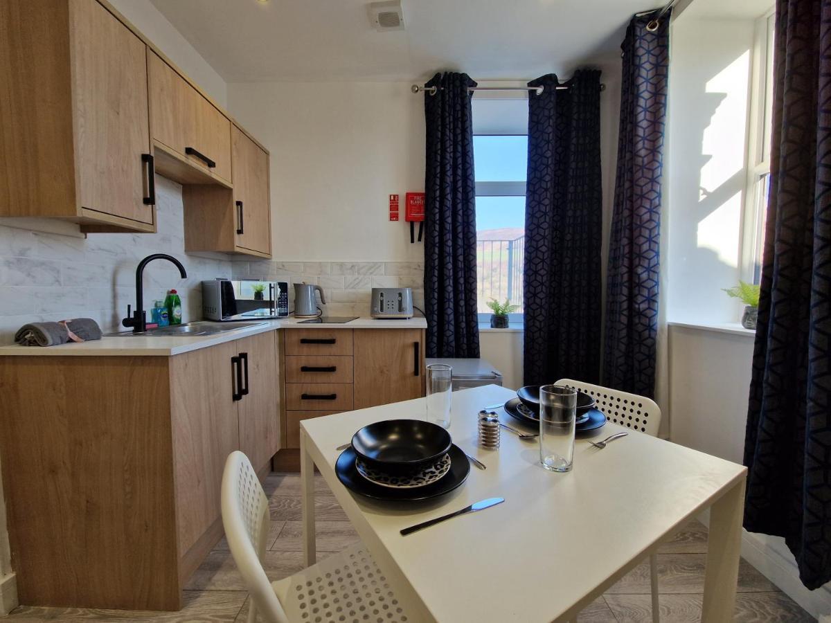 Flat 2, Modern Studio Apartment, Tynte Hotel, Mountain Ash Quakers Yard Zewnętrze zdjęcie